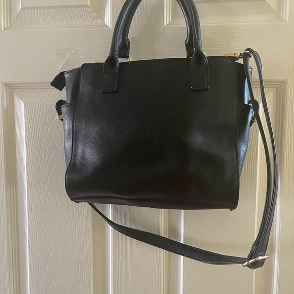 Big Buddha synthetic  smalblack satchel/ crossbody bag with gold tone hardwares. - Picture 3 of 12